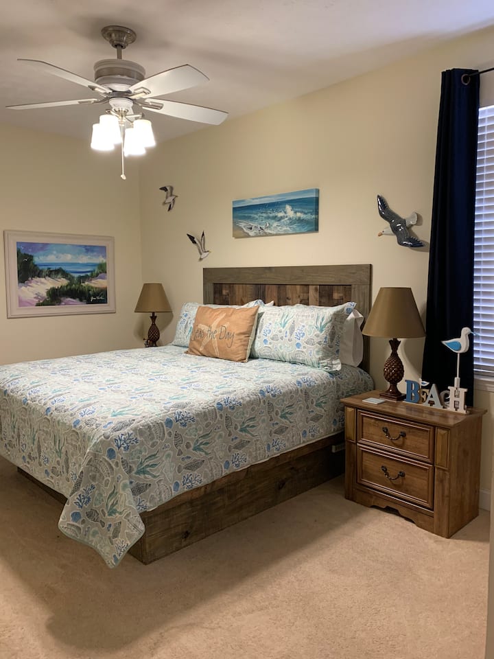 Master Bedroom - King Bed - Flat Screen TV