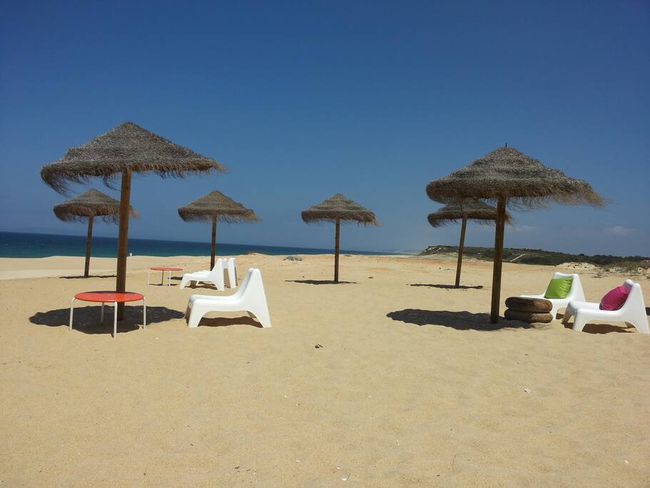 Grote zandstranden met lagunes op 20 km