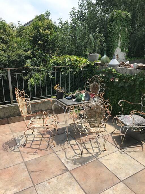 balcon del dormitorio ppal con vista a todo el jardin