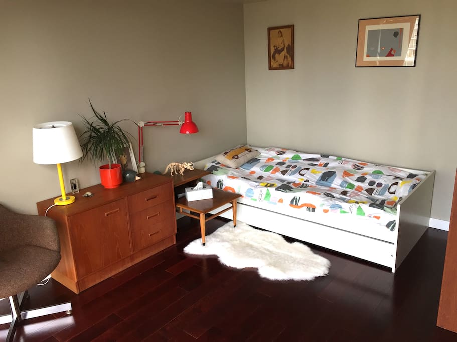 Bedroom with 2 single beds (trundle underneath).