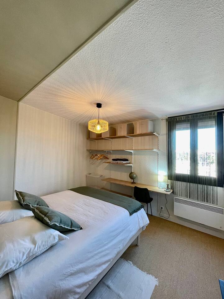 Camera matrimoniale con un letto in 160