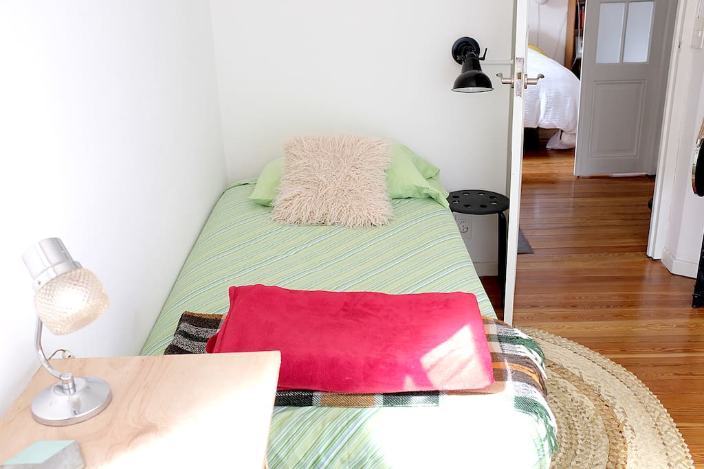 Cama simple.