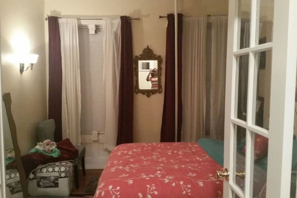 Different comforter set. Night shot.