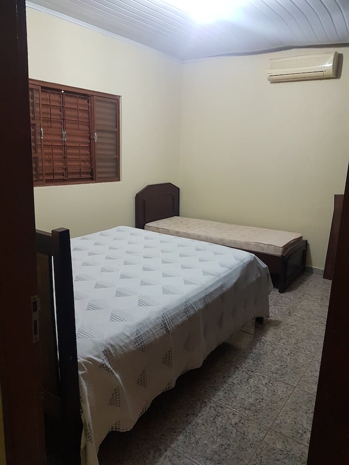 Casa 3 quartos, com estacionamento