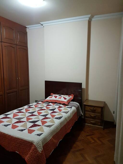 Habitación privada cama plaza y media