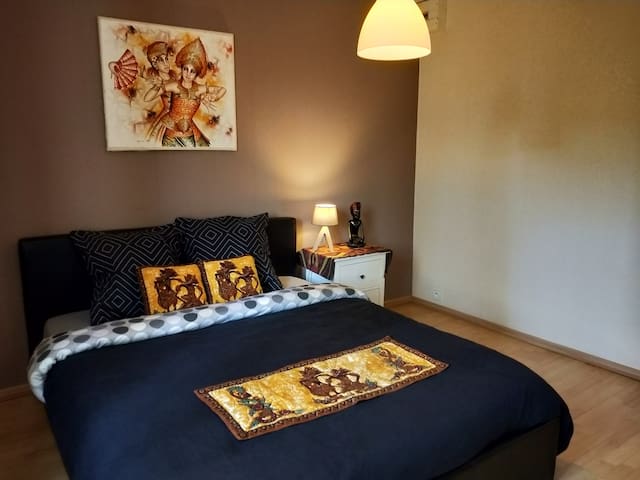 Entire Private Floor,to centre only 10mnt by metro