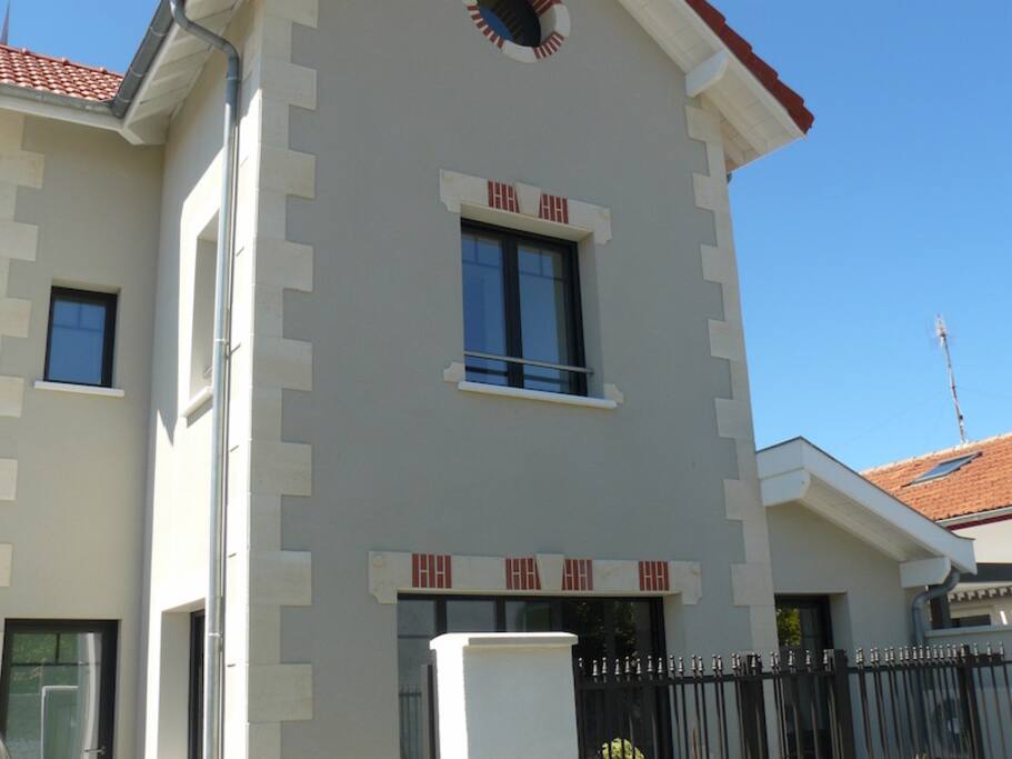 Magnifique maison neuve avec cour intime à 10 mn du Centre ville