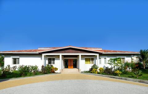 Beachfront/Maid included/6 bdrs en-suite (O)
