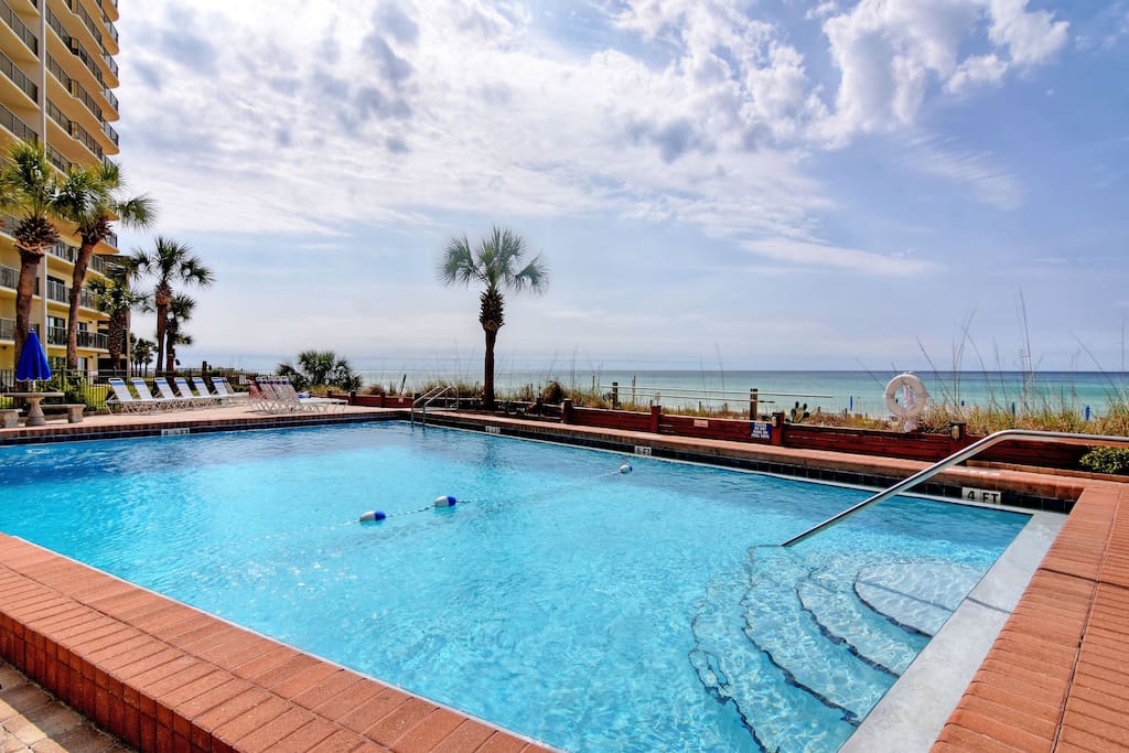 Pool,Resort,Swimming Pool,Water,Palm Tree
