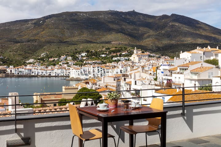 Ampli tríplex amb vistes a la badia