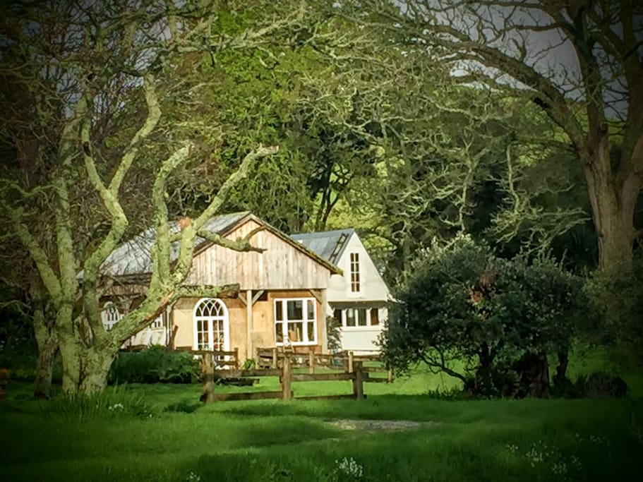 Potting Studio and Rosemantic Cottage