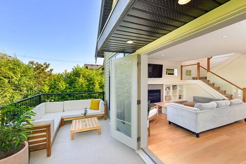 Modern Chic 3 Bed House 5 min drive to DT Victoria