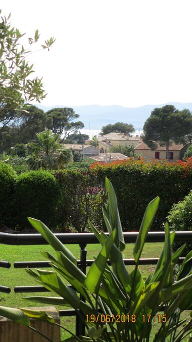la mer à 300 mètres vue de la terrasse