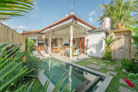 Tropical Boho - Chic Villa by Derupadi
