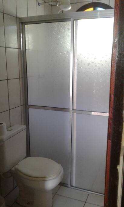 Banheiro com ducha quente