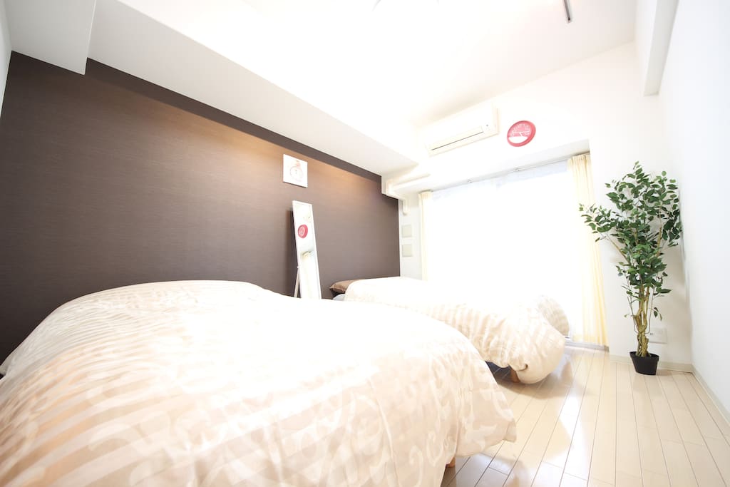A bedroom with 2 semi-double beds