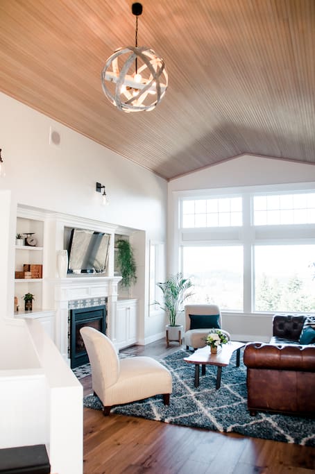 Living room with views and 14' ceilings