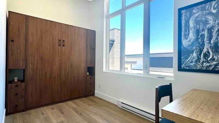 غرفة النوم الثانية/ المكتب