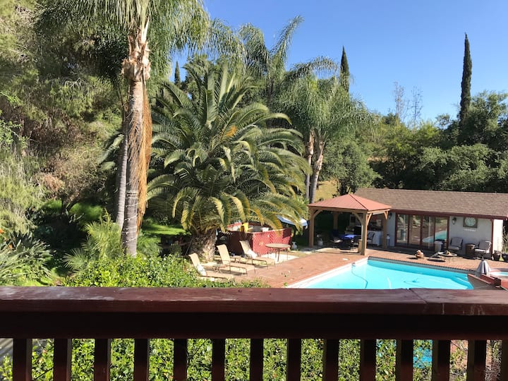 Canopy Balcony Bedroom Guest suites for Rent in Fallbrook, California