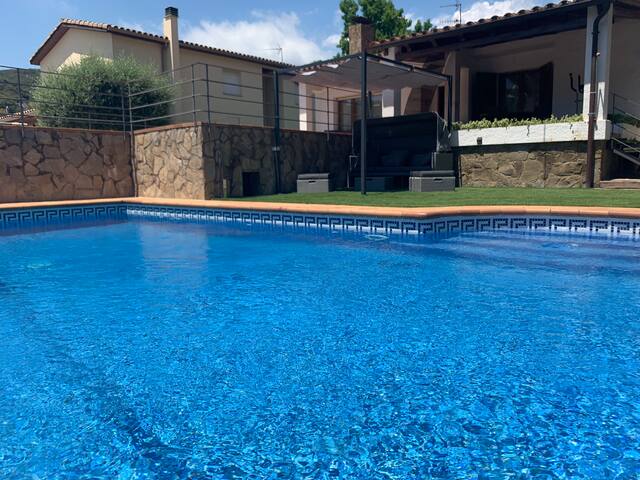 Casa con piscina en la Costa Brava gallery image 2