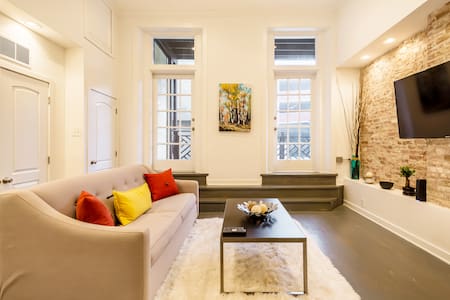 Stylish 2BD Loft in the Heart of Old City