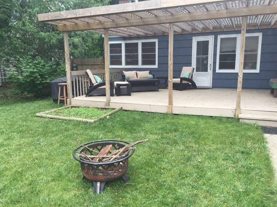 Have some drinks or S'mores around the fire!