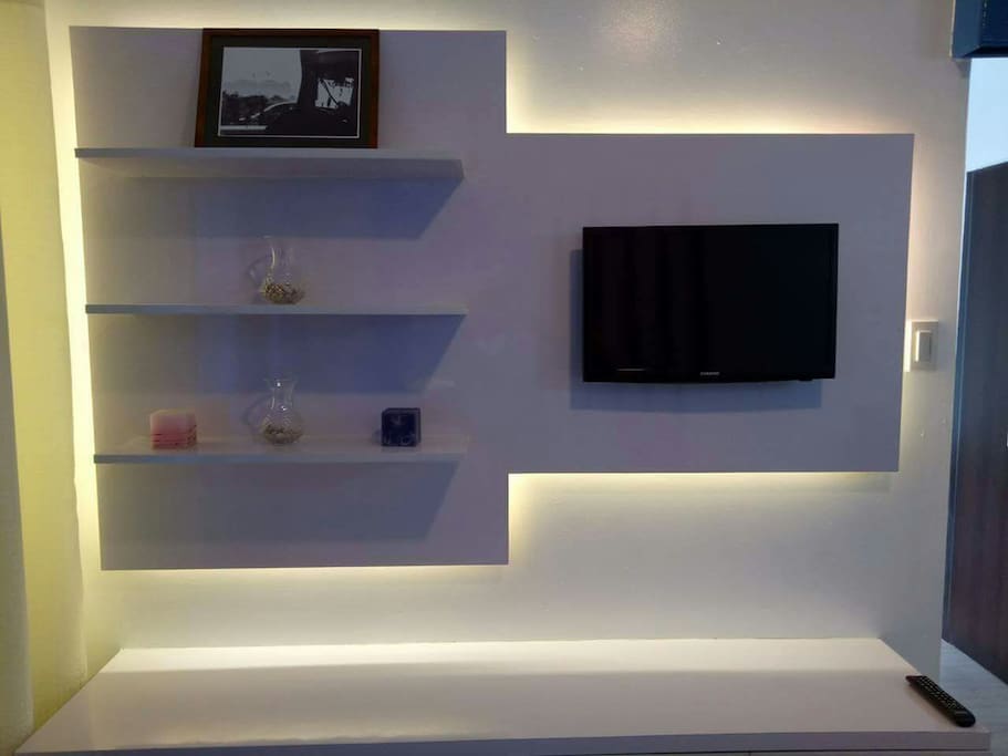 TV with cable and wifi