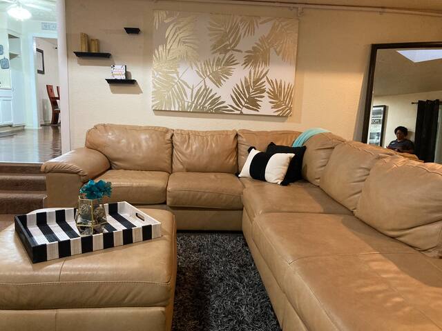 XL DALLAS HOME GROUPS WELCOME! Sleeps 23 /17 BEDS gallery image 3