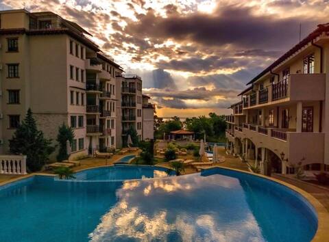 Gorgeous 2 story,2 balcony beach and pool front