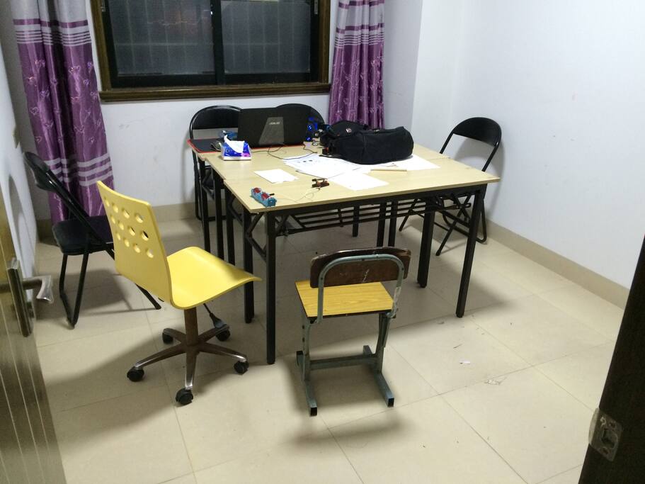 卧室可以提供学习,也可以变成客房