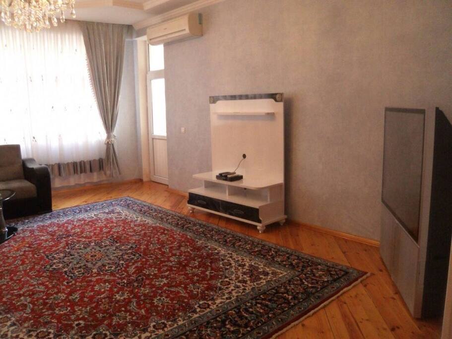 Зал Гостиная комната с балконом