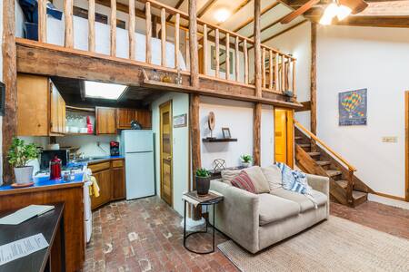 Luna Loft - Cheerful, Airy Casita! Walk to UNM!