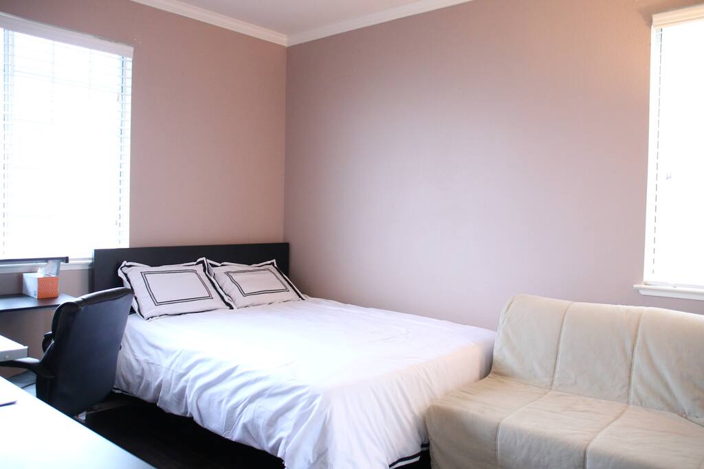 Main Bedroom Queen Bed with Full Futon Bed