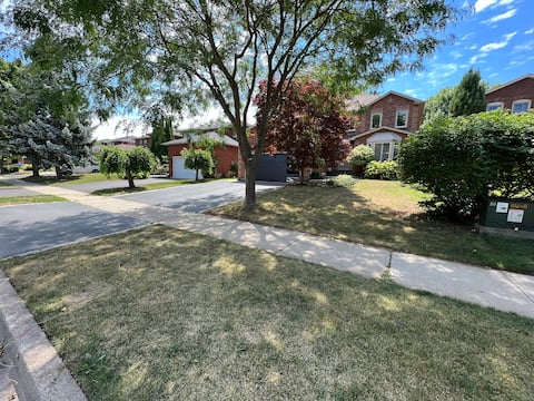 Top performing Airbnb: Luxurious Lakeside Retreat in Oakville - 4 Bedroom in Bronte Village