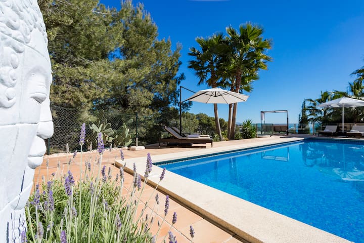 Luxury villa with stunning sea views in Bendinat gallery image 5