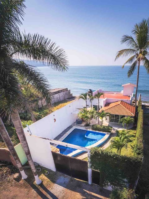 Casa Luna, Oceanfront Paradise with Pool