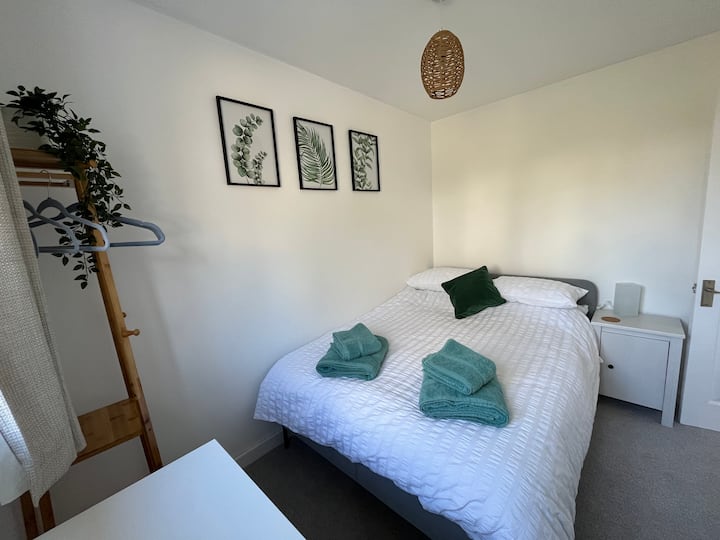 Chumba cha kulala 2
Starehe kitanda cha watu wawili.