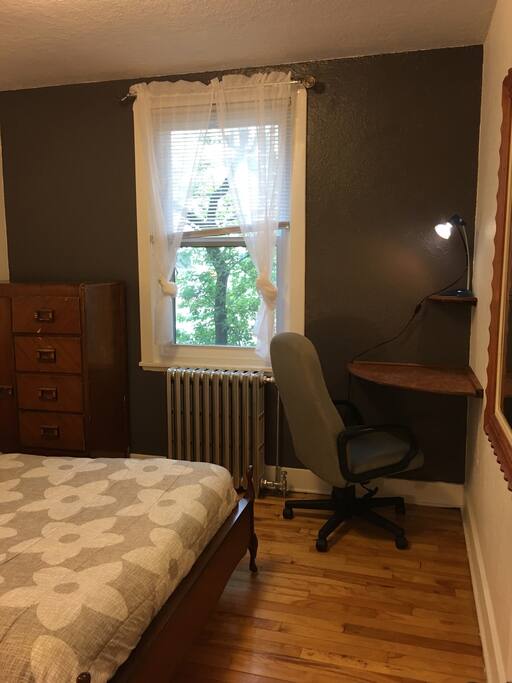 Coin bureau de la chambre;