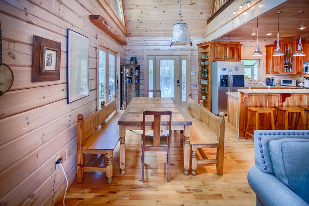 Main Level Dining area