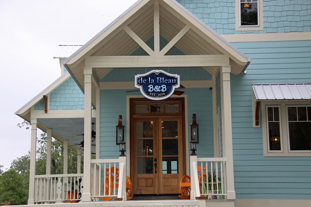 Orange Room Bed and breakfasts for Rent in Mandeville, Louisiana