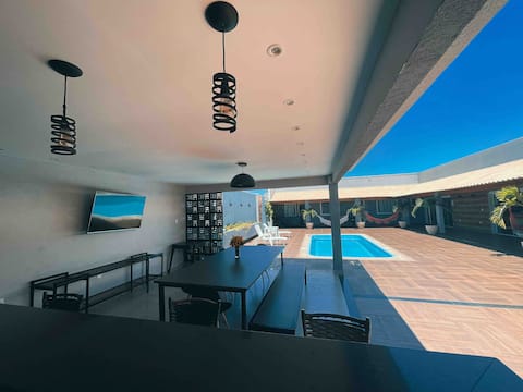 Beautiful mansion House with 8 bedrooms 9 bathrooms