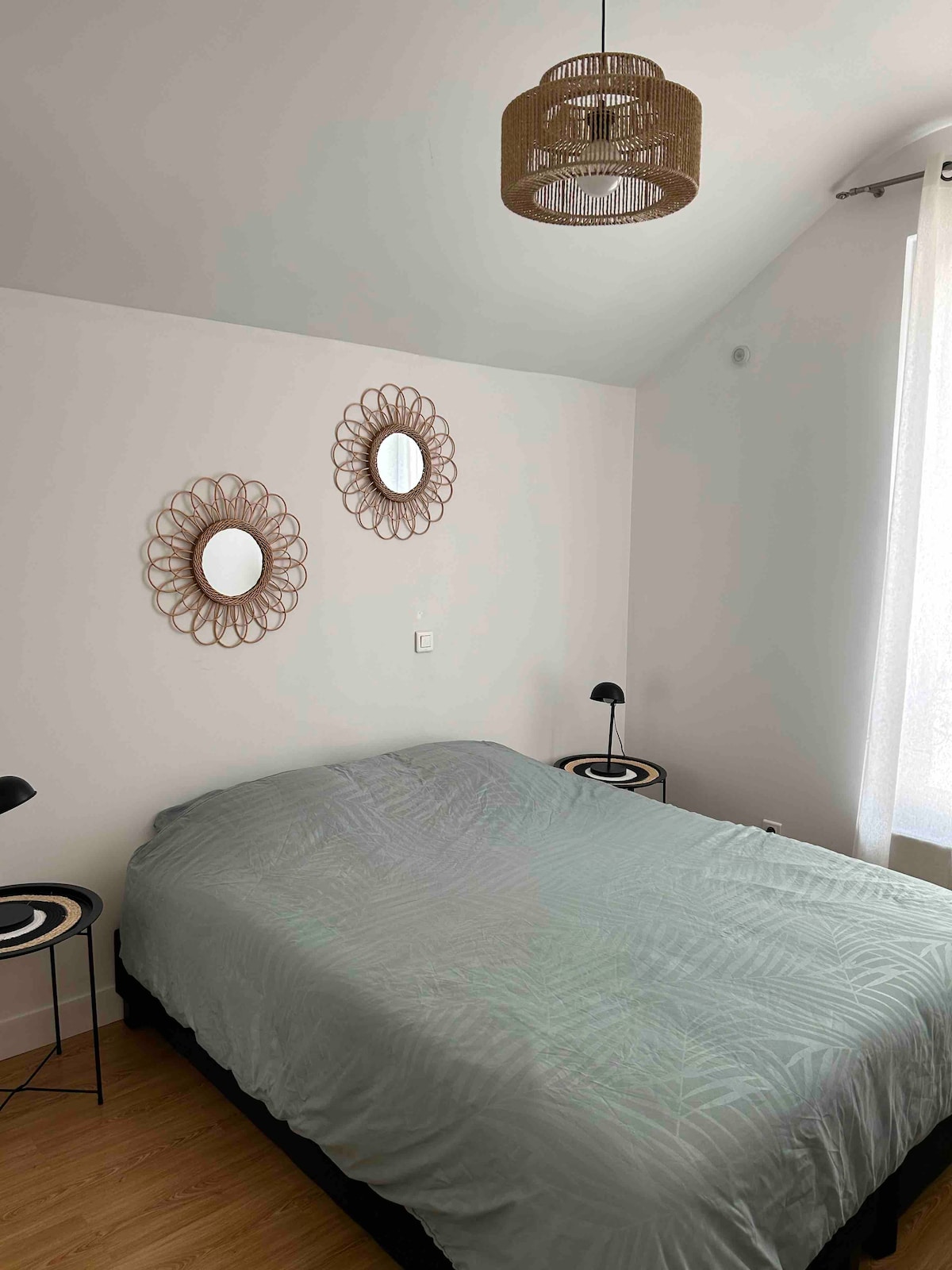 1. spavaća soba s bračnim krevetom (širina 160) i garderobom 