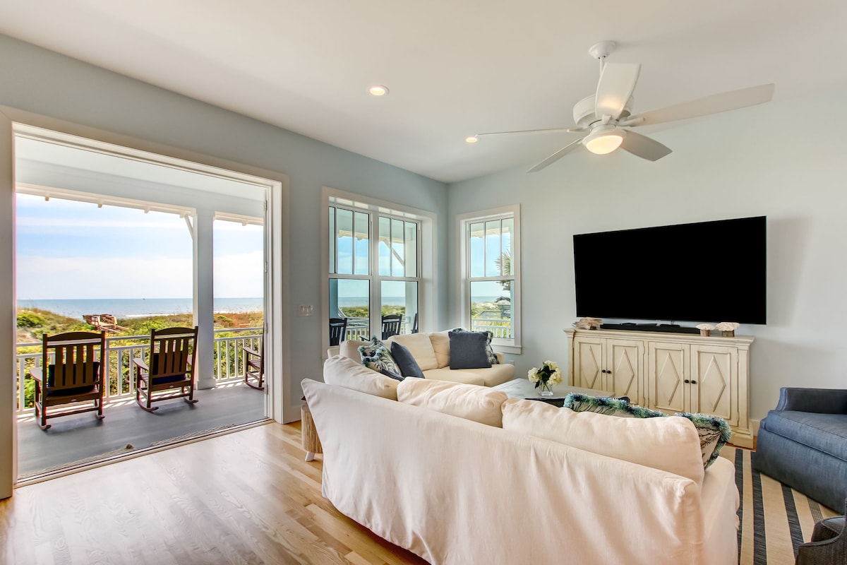 Successful Airbnb property: Family-style Oceanfront Beach House in Crescent Beach