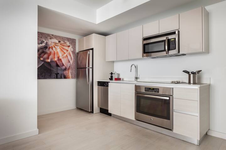 2BR South Exposure Great bay Views! +7th Floor gallery image 3