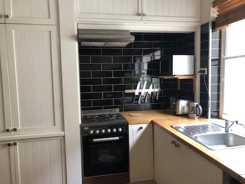 Successful Airbnb property: Bondi Beach - Couple's Escape in North Bondi