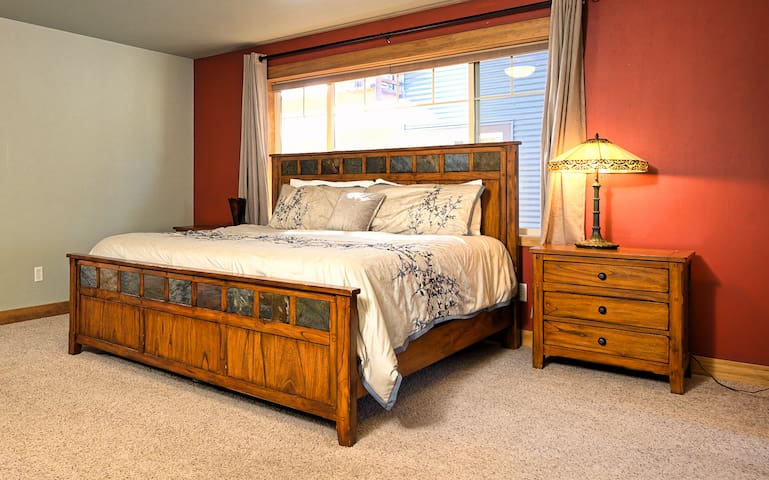 Smack Dab in the Middle of Bozeman! gallery image 2