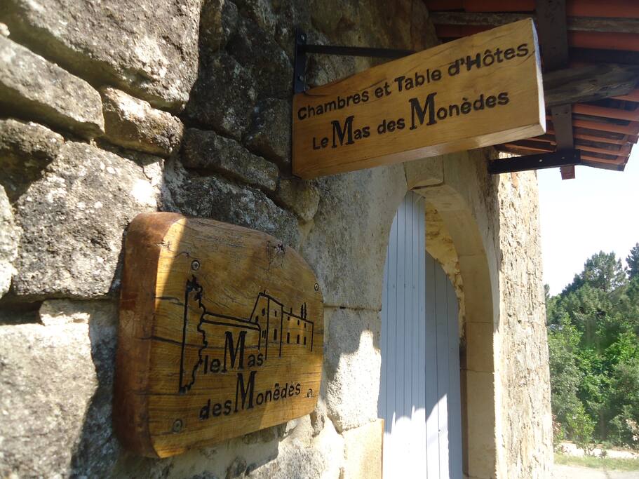 Entrée du Mas des Monèdes