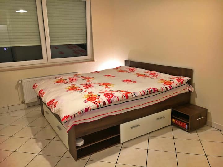 Cozy Studio Apt. - King Bed - Netflix - Fast Wi-Fi