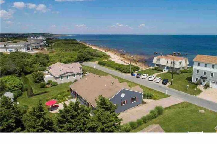 The Surf Shack – Ocean Views From Every Room gallery image 3