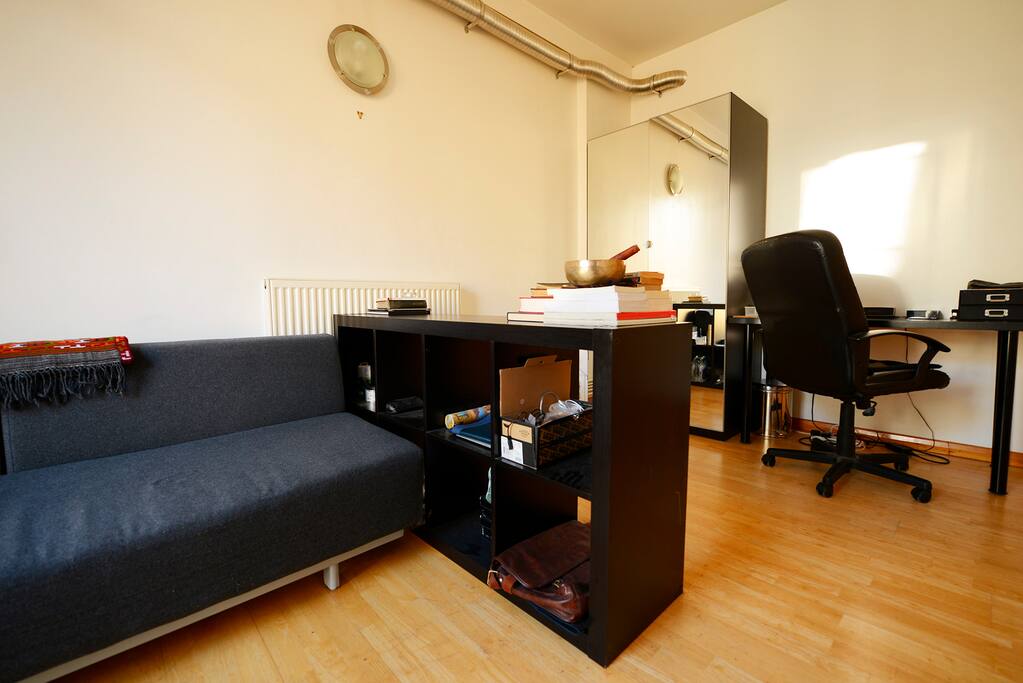 Room (daytime)